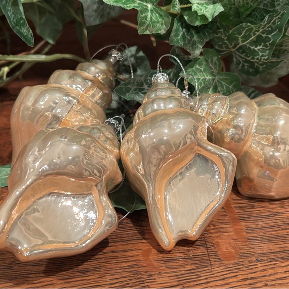 BOMBAY COMPANY VINTAGE SEA SHELL GLASS ORNAMENTS
(4 large) - Picture 4 of 16